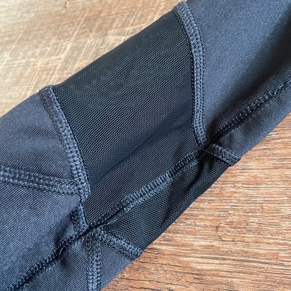 Workout top - Picture 2 of 3